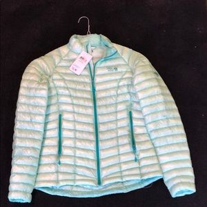 Lightweight mountain hardware puffer